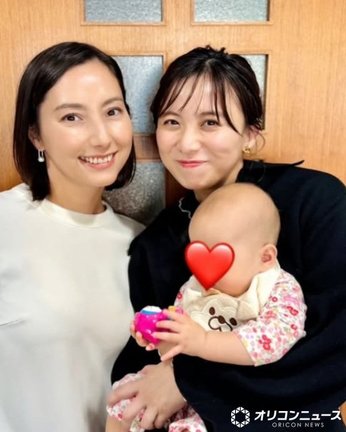 （左から）加藤シルビア、テレビ朝日の山本雪乃アナ（加藤シルビアの公式インスタグラムより　＠sylwia.kato）