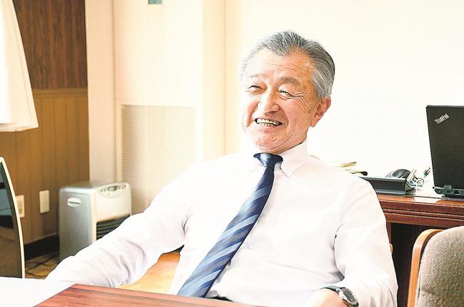 ２０００年の鳥取県西部地震を振り返る住田孝昭さん＝鳥取県江府町佐川、住田組