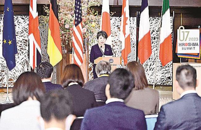 Ｇ７外相会合を終え、記者会見する上川陽子外相＝８日、東京都港区の飯倉公館