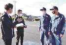 イベント開催に向けて準備を進める関係者＝松江市学園南１丁目、旧県立プール跡地広場