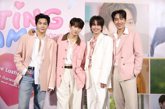 ドラマ『Dating Game～口説いてもいいですか、ボス!?～』イベントに登場したSnow Man・向井康二（左から2番目）（C）atinggame2025