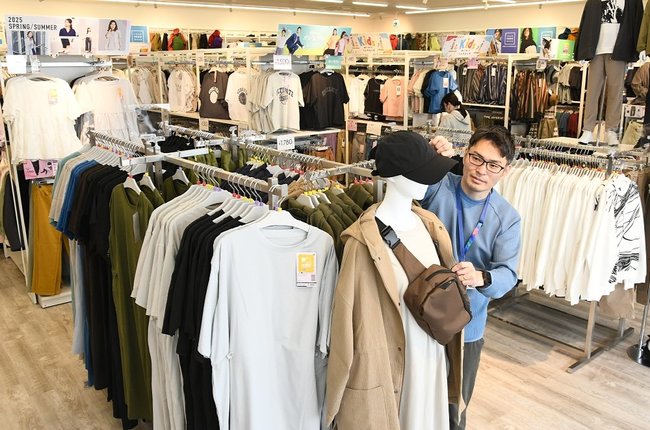 ゆめタウン斐川にオープンした「ワークマンカラーズ」＝出雲市斐川町