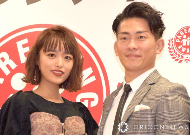 （左から）近藤千尋、ジャングルポケット・太田博久（C）ORICON NewS inc.