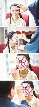 隈取りを体験する新井葵来さん＝３月、東京都内