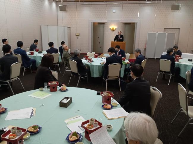 １年ぶりに開催された松江鳥取県人会の総会。30人余りが参加した＝２月27日、松江市内