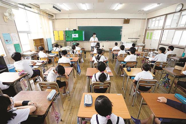 小学校の対面授業＝５月、大阪市内