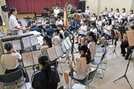 
          
本番に向け練習に熱がこもる大社中学校吹奏楽部＝出雲市大社町杵築南
        
