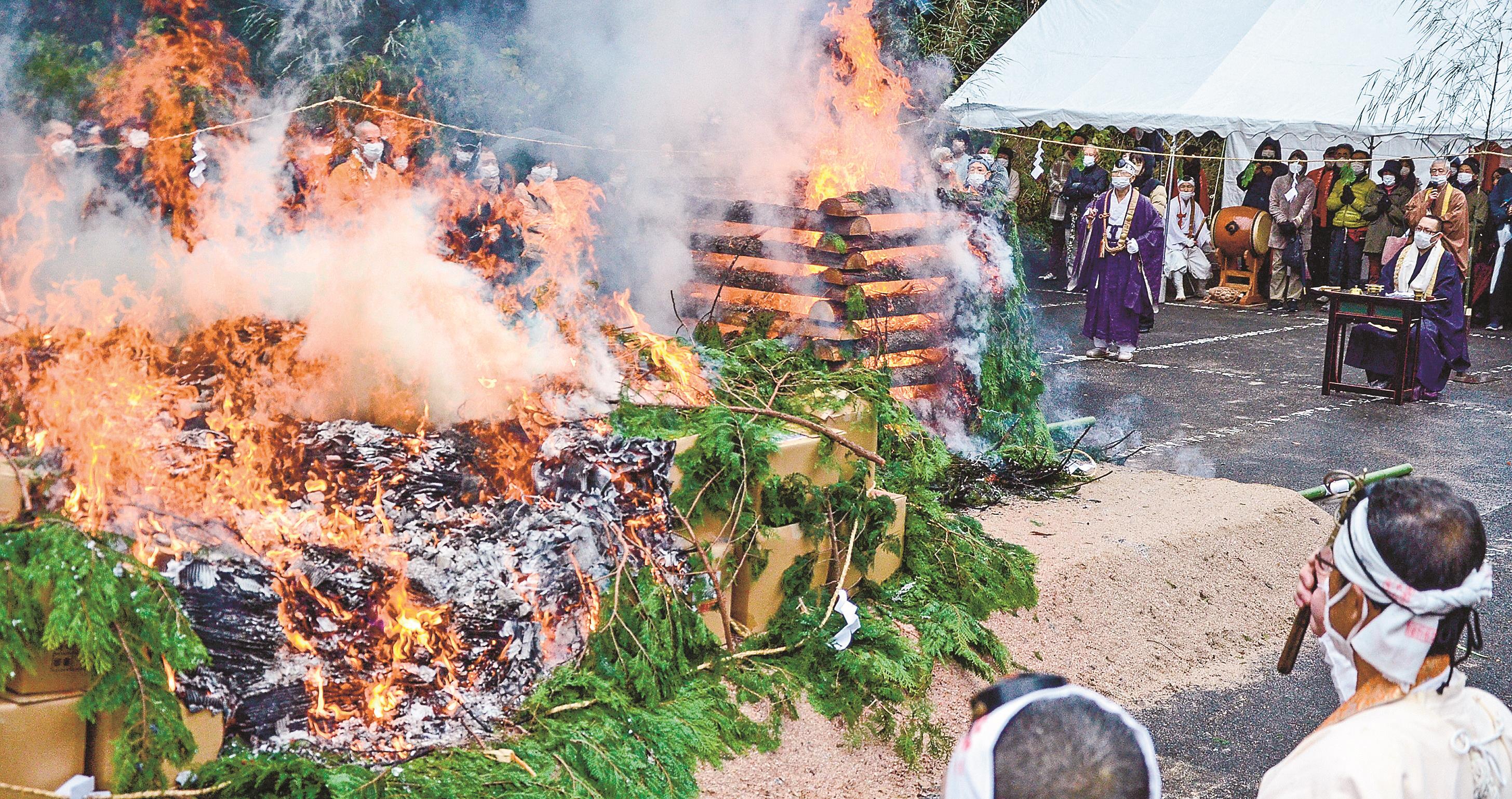 新年の無病息災祈る 安来・清水寺で「大梵焼祭」 | 山陰中央新報デジタル