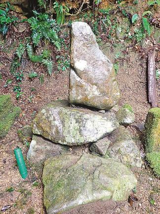 津和野町にある堀田仁助の墓