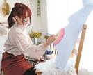 ベリーペイントを手掛けるｗａｒｍさん＝松江市玉湯町玉造の自宅スタジオ