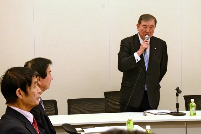 勉強会の冒頭であいさつをする石破茂氏＝東京・永田町、衆院第２議員会館
