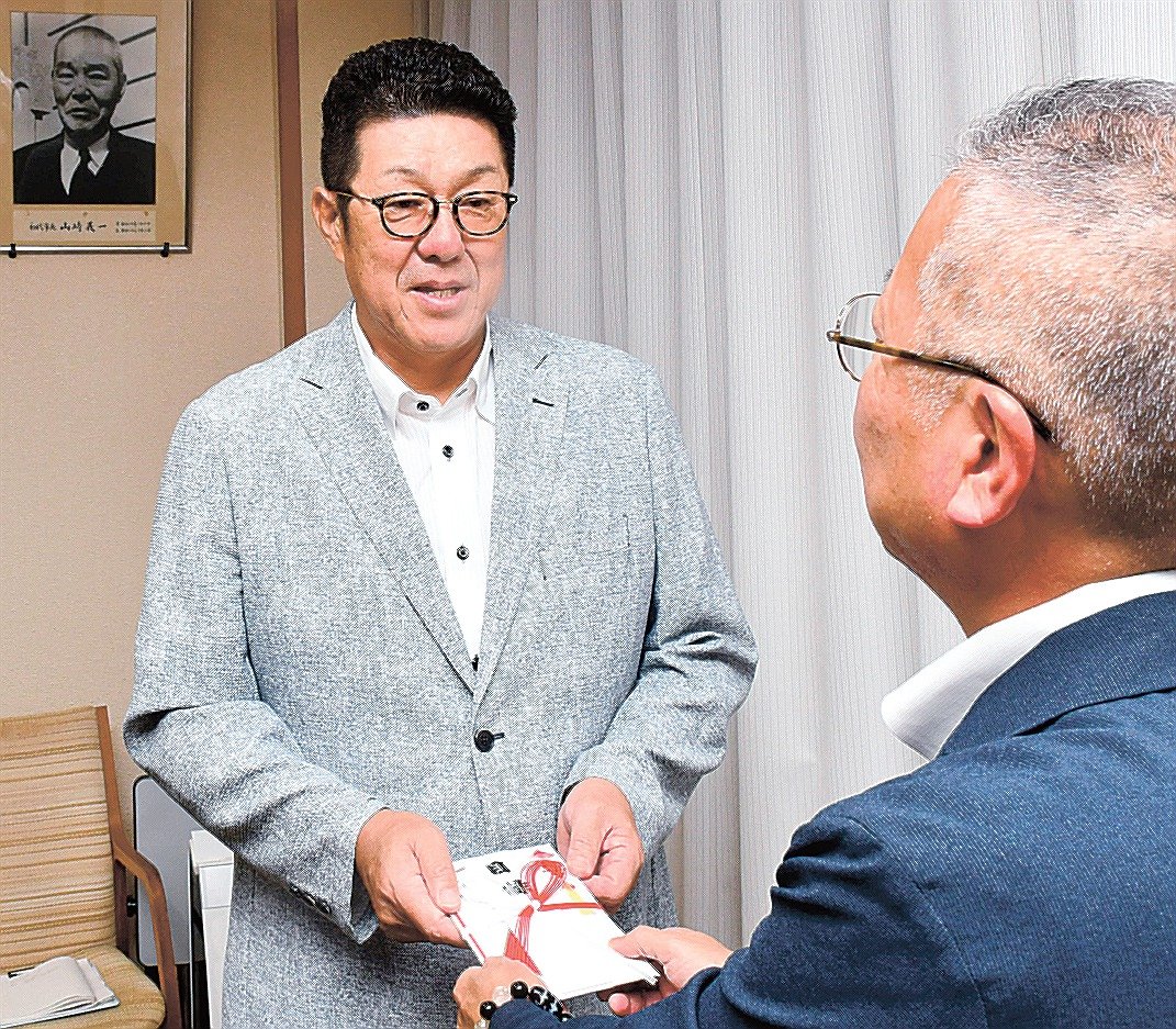 佐々岡真司さん、古里・浜田の野球少年を応援 ゴルフコンペの浄財寄付