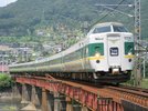 １１月に復活する緑色を基調とした特急やくもの車両 ＝岡山県高梁市（２００９年撮影）