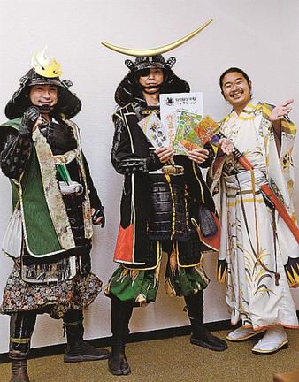仙台市の魅力をアピールする奥州・仙台おもてなし集団「伊達武将隊」のメンバー＝松江市殿町、山陰中央新報社