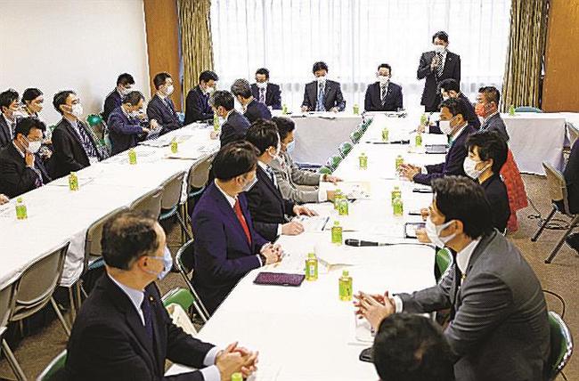 自民党本部で開かれた安全保障調査会などの合同会議＝１６日午後、東京・永田町
