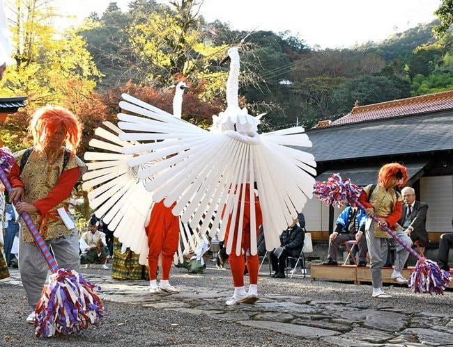 「津和野弥栄神社の鷺舞」を奉納してユネスコ無形文化遺産を奉告する保存会