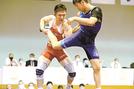 インターハイで戦う小野正之助さん（左）＝福井県おおい町、町総合運動公園