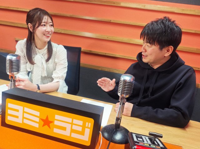 (左から)虎谷温子アナ、西山耕平アナ(C)ytv