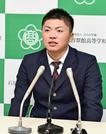 フトバンクから育成７位指名を受け、喜びを語る山崎琢磨＝江津市渡津町、石見智翠館高