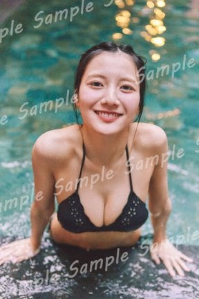 セブンネット限定版ポスター＝日向坂46河田陽菜2nd写真集『テイクオフ』　撮影／SAKAI DE JUN（C）竹書房