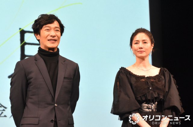 映画『平場の月』完成披露試写会上映後にサプライズ登場した(左から)堺雅人、井川遥 (C)ORICON NewS inc.