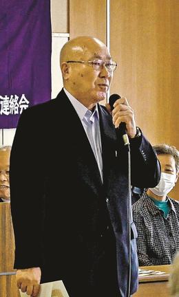 少年補導功労者退任時表彰を受け、あいさつをする角田一雄さん＝松江市袖師町、松江署