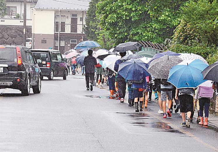 松江 川津小 強盗受け児童集団下校 犯人逃走中 保護者ら付き添い 山陰中央新報デジタル