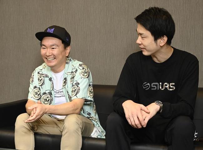 インタビューに答える「かまいたち」の山内健司（左）と浜家隆一