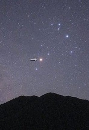 三瓶山の上のアンタレス＝５月２８日、大田市の三瓶山北の原で撮影（さつえい）
