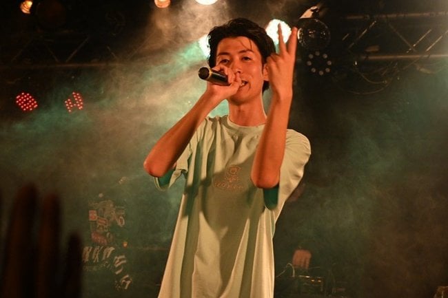 ワンマンライブで観客を沸かすＳＫＲＹＵさん＝松江市寺町、松江Ｂ１（矢田光さん撮影）