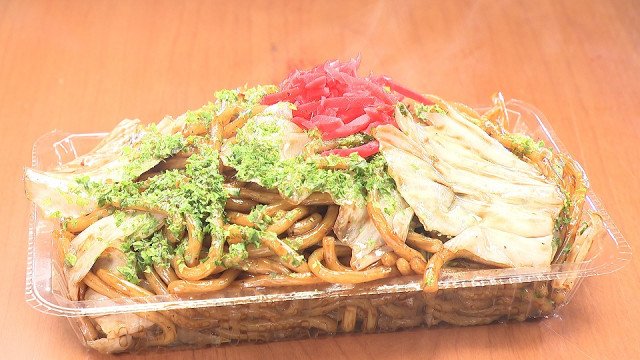 9日放送『オモウマい店』＝おまけこじつけ母ちゃんの世話焼きそばの肉やきそば（C）中京テレビ