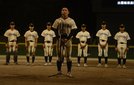 試合終了後に試合開催への感謝の思いを語る出雲商の古川蒼太主将（中央）＝県立浜山球場