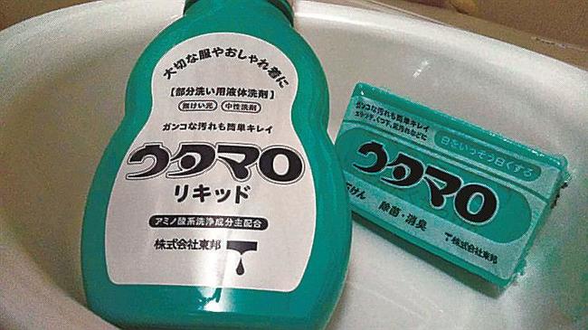 ウタマロ石けん（右）。変色の恐れがあるため色柄物にはウタマロリキッド（左）がお勧め
