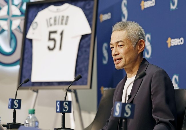 アジア人で初めての米国野球殿堂入りし、記者会見するイチローさん＝１月２２日、シアトル（共同）