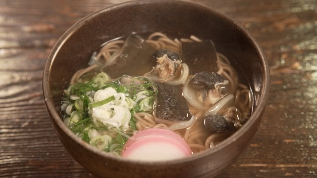 BS日テレ『ドランク塚地のふらっと立ち食いそば』より　（C）BS日テレ