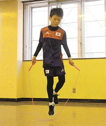 練習に打ち込む中原翔君＝米子市東福原８丁目、市文化活動館