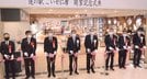 テープカットをして開業を喜ぶ関係者