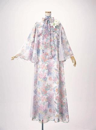 「さくらさくら」の「フラワーガーデン」と名付けられたエンディングドレス