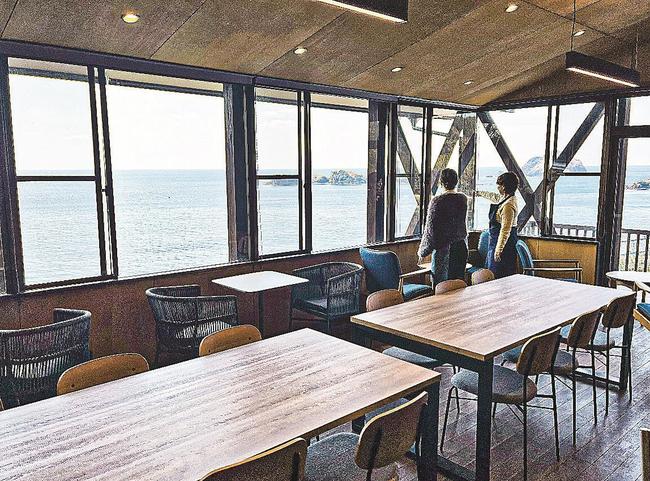 丘の上にあり、抜群の眺望が自慢のシェアオフィス＝島根県知夫村