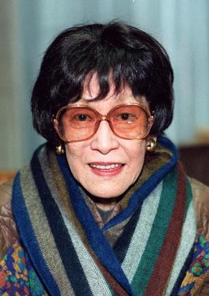 著書「世阿弥」で初心について解説した随筆家の白洲正子さん（資料）