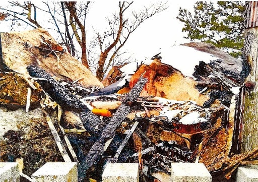全焼した三角山神社本殿=鳥取市用瀬町用瀬(鳥取市提供)