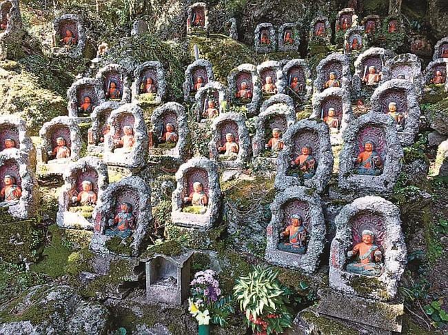 瀧光寺の不動明王像＝大田市温泉津町湯里