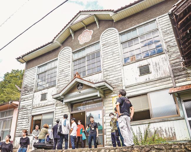 改修が決まった旧美又信用購買販売組合事務所＝浜田市金城町追原