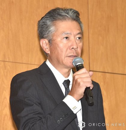 目に涙を溜めて新浪氏について語る鳥井社長（C）ORICON NewS inc.