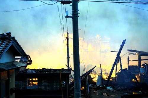 島根町の火災現場