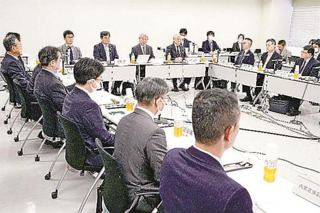 法務省で開かれた外国人の技能実習・特定技能両制度の見直しを検討する政府有識者会議＝28日午前