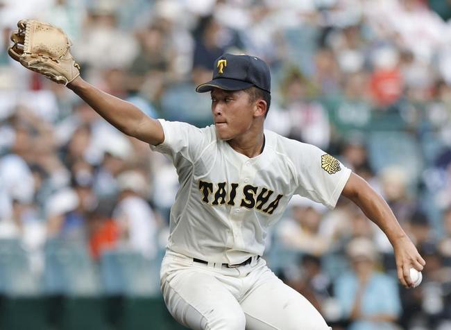 報徳学園戦で完投した大社・馬庭優太投手＝甲子園