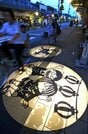 鬼太郎とねこ娘が盆踊りをする影絵