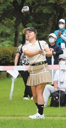 首位と１打差の３位につけた広田真優＝大山平原ゴルフクラブ