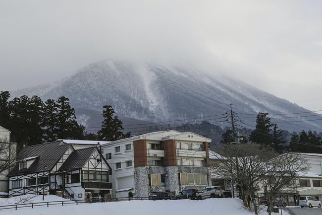 ２日に雪崩があった鳥取県の大山＝３日午後